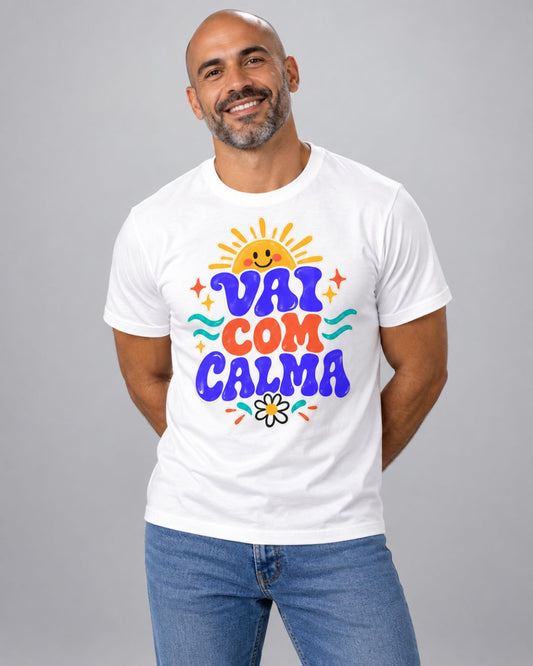 Camiseta Masculina Vai com Calma Estampa Retrô